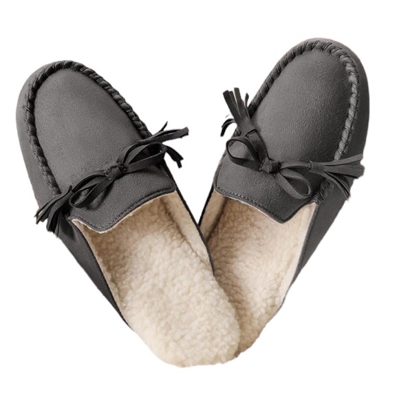 NIB Memory Foam Moccasin Slippers - Picture 3 of 7